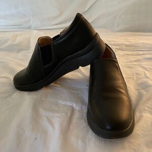 Soul by Naturalizer Womens Lyrie Slip On Sneaker in Black Leather